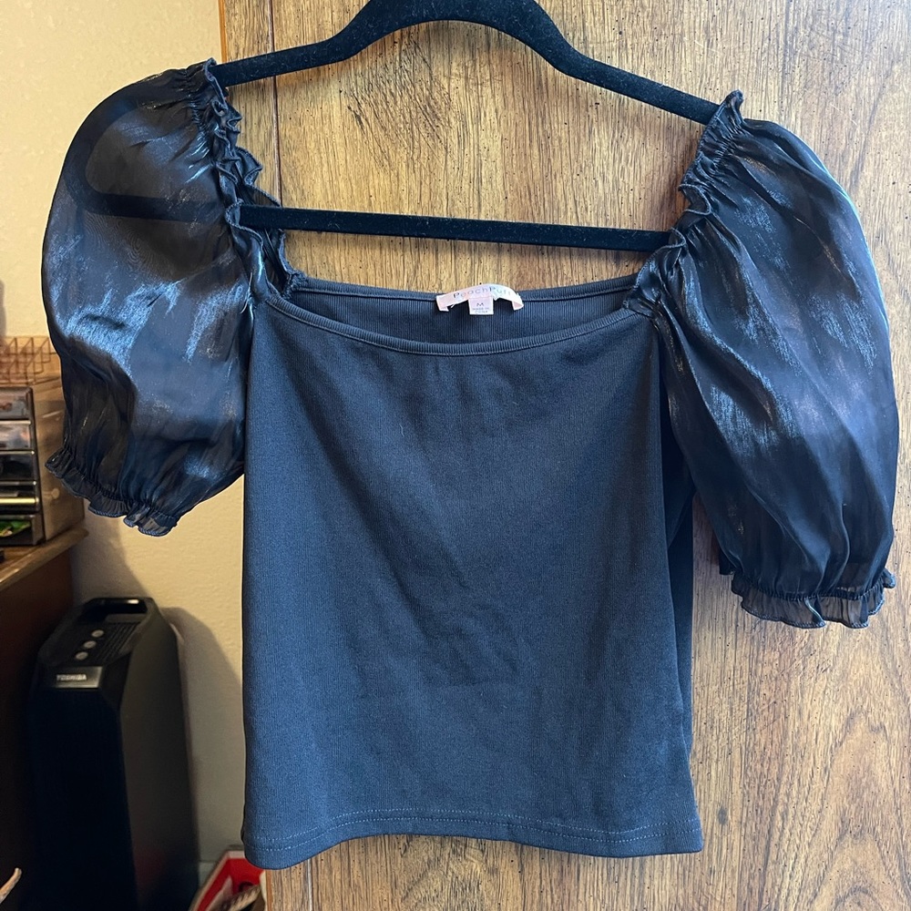Peach Puff from Forever 21 black puffy short sleeved shirt size m